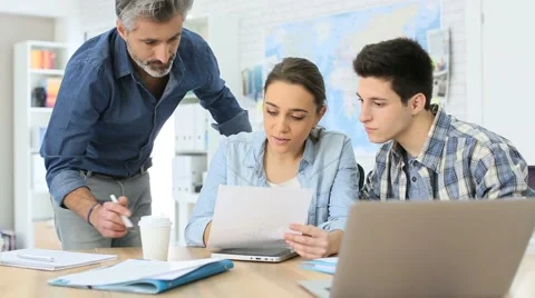 Students with trainer working on project Video stock 48596995