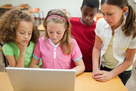 Students using notebook Foto stock