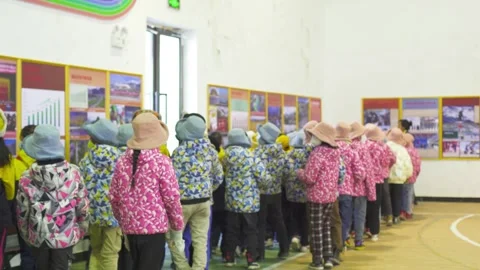 Students visit the museum Video stock 243033757