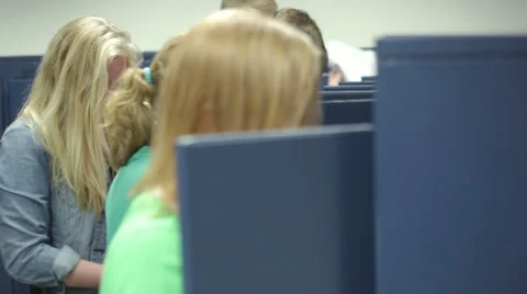 Students visiting locker in school Vídeos de archivo 30482480