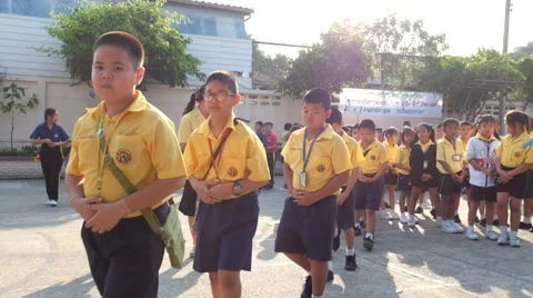 Students walk the line Stock Footage 47127321