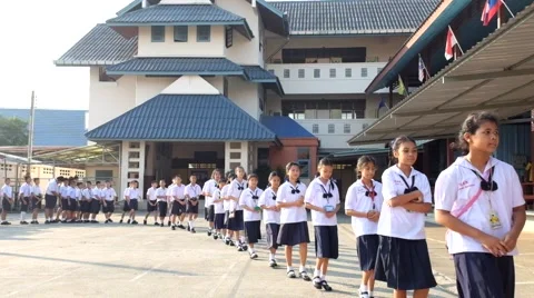 Students walk the line Stock-Footage 47127735