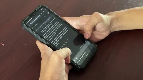 Students work on assignments in the campus library Vidéo 294678321