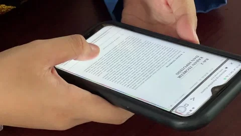 Students work on assignments in the campus library 库存影片 294678377