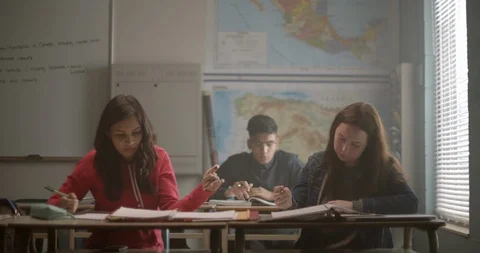 Students work on problem together 스톡 동영상 118140895