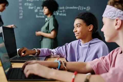 Students working online on laptop in class Foto stock