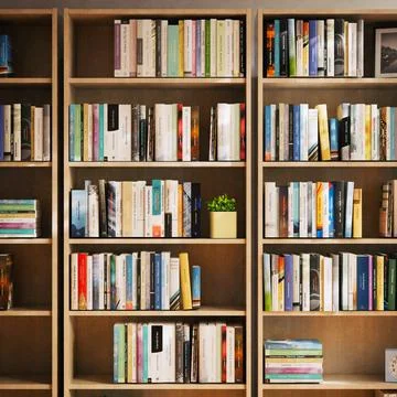 Studienraum oder Bibliothek Hintergrund mit Bücherregal 3d render of study.. Stock Photos