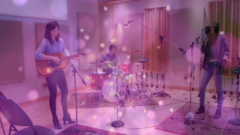 Studio bandmates strumming, drumming, singing mic, pink-purple particles Vidéo 312694033