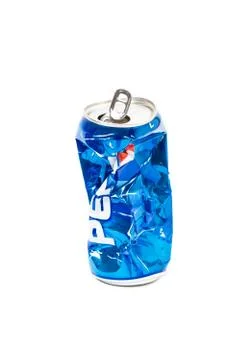 Studio photo of empty and crashed Pepsi aluminum two can Foto stock