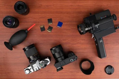 Studio Photography with computers, cameras, flashes and multiple lens Foto stock