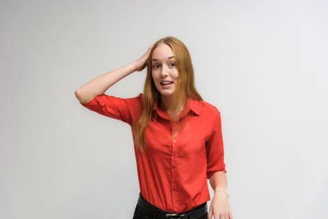 Studio portrait on the camera of a smiling beautiful girl with long hair talk 스톡 사진