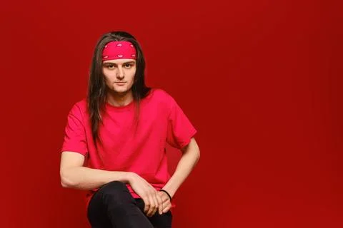 Studio portrait of confident young man with head band Foto stock