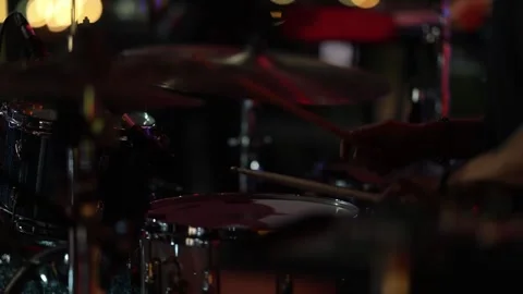 Studio shot capturing snare and kit with focus on rhythm and precision Vidéo 323945897