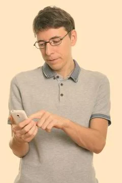 Studio shot of man using mobile phone Stock-Fotos