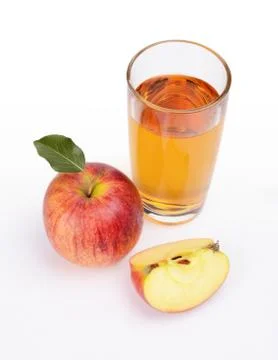 Studio shot of sliced red apple with leaf and apple juice isolated on a white Foto stock