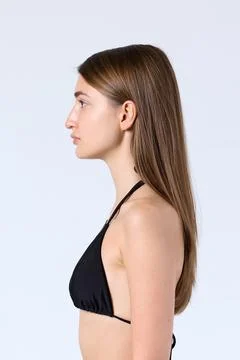 Studio Side Profile Model Looking Forward in Bikini Foto stock
