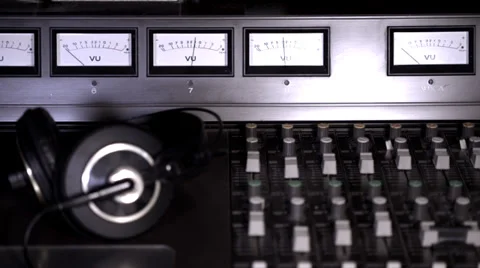 STUDIO SOUND MIX CONSOLE INDICATOR Видео 39884416