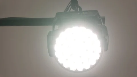 Studio spotlight turns on, turns off, becomes brighter and dimmer 库存影片 129639881