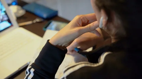 Study and smart working at home Video stock 129838524