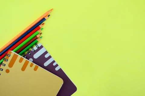 Study materials containing six wooden pencil crayons and two paper notebooks Foto stock