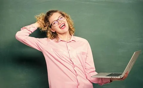 Study programming languages. Girl surfing internet. Modern education. Online Foto stock