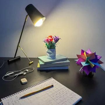 Study table with cozy lighting Fotos Stock