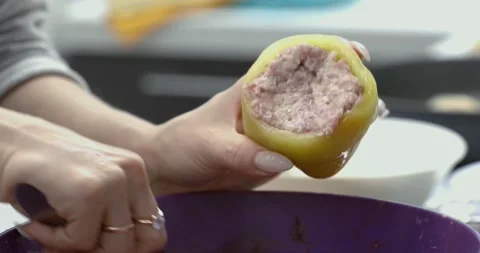 Stuffed peppers cooking Vídeo Stock 145745761