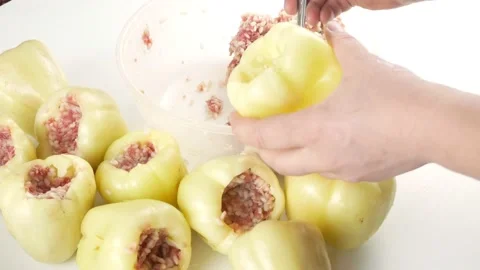 Stuffing the peppers with filling.Stuffed cabbage rolls with meat and rice. 스톡 동영상 136564676