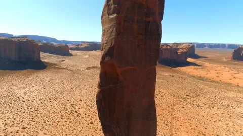 Stuning red-sand desert of Monument Valley Navajo Tribal Park. 스톡 동영상 113654131