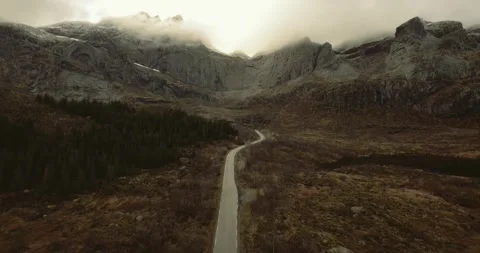 Stunning 4K Aerial View of Dramatic Mountain Landscape Under Clouds Vídeos de archivo 323835225