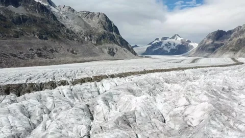 Stunning aerial view of a massive glacier in a mountain range 스톡 동영상 320293442