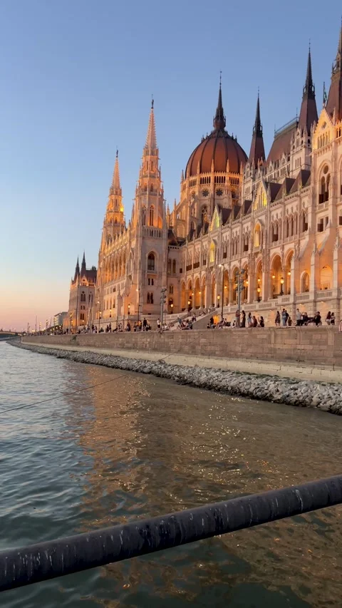 Stunning and breathtaking evening view of the Parliament building in Budapest Stock Footage 292552020