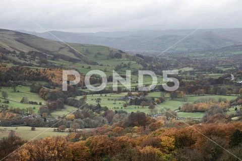 Stunning Autumn Fall landscape scene from Surprise View in Peak District in E Stock Photos