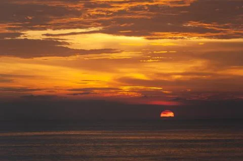 Stunning dramatic sunset over the ocean. Foto stock