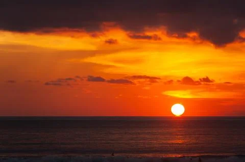 Stunning dramatic sunset over the ocean. Foto stock