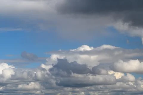 A Stunning Dynamic Cloudscape Set Against a Beautiful and Expansive Blue Sky, Pe Stock-Fotos