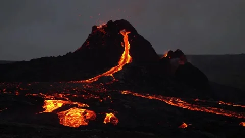 Stunning Eruption of an Active Volcano With Flowing Lava Video stock 323298084