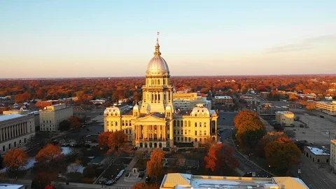 Stunning establishing aerial drone shot of the Illinois State Capitol Stock Footage