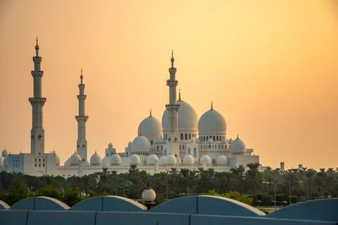 Stunning an evening view of Sheikh Zayed Grand Mosque in Abu Dhabi Stock Photos