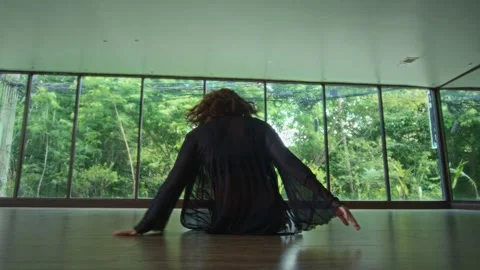 Stunning modern dance choreography by young creative woman dressed in black Stock Footage 245373442