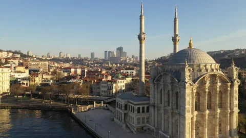 The stunning Ortaköy Mosque with its unique architecture 動画素材 318830508