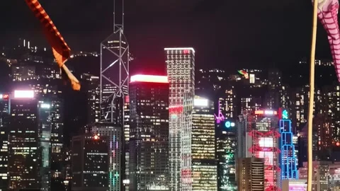 A stunning panoramic view of the Hong Kong skyline at night, capturing vibrant 库存影片 338280377