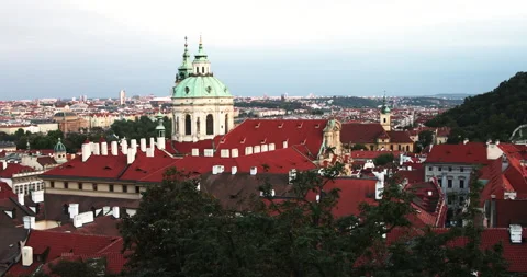 Stunning panoramic view of Prague's skyline featuring historic architecture, 스톡 동영상 283795713
