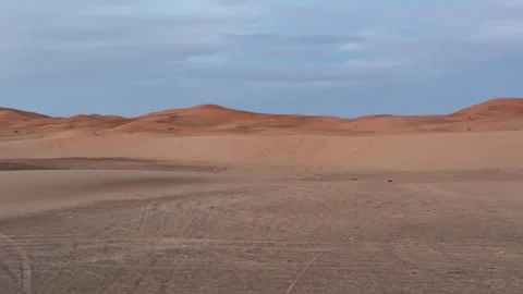 Stunning panoramic view of the vast Sahara Desert in Morocco Видео 332731603
