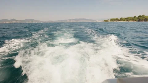 Stunning point of view from the back of a powerful motorboat, showing its wake 스톡 동영상 337409822