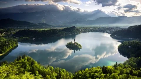 Stunning scenic view of lake bled and surrounding mountains at sunset. Stock-Footage 341068506