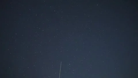 Stunning Starry Night Sky with a Bright Meteor Trailing Across China Vidéo 338370547