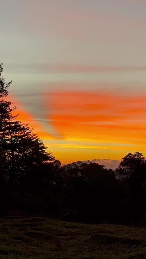 Stunning Sunrise Over Clouds in Pico Codazzi - Colonia Tovar. Stock Footage 330534896