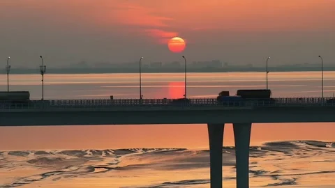 Stunning Sunset Glows Over Jiashao Bridge and Qiantang River, Zhejiang, China 動画素材 337600415