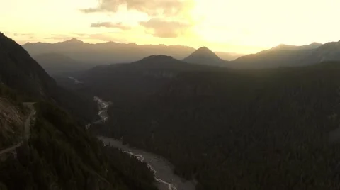 Stunning sunset in the mountains Vidéo 42524868